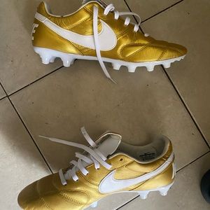 Mens soccer shoes !!